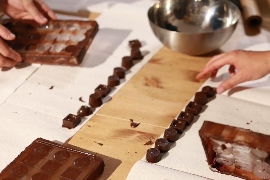 chocolate making workshop in brussels
